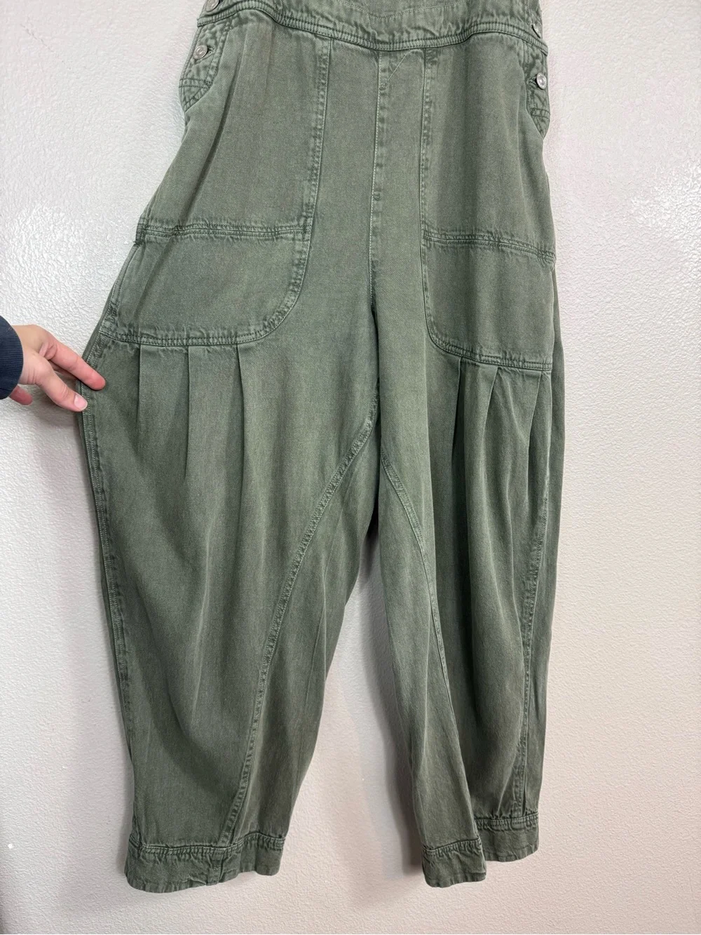Free People Felix tapered baggy overalls dusty olive size XS D